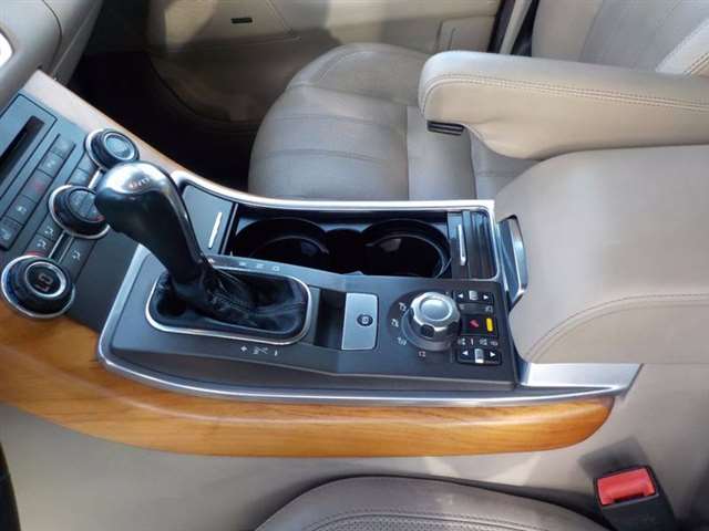 Land Rover Range Rover Sport 2010 photo 4